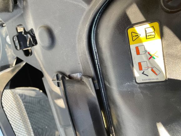 Another angle shot of the interference between the cover piece and the scoop where you can see the cover extends beyond the edge of the scoop, making it impossible For the cover to go Over the scoop. But you can see the cover has a little detent that shows it should go over the scoop