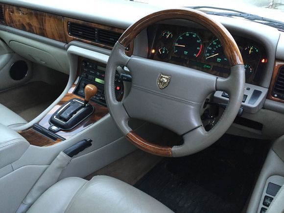 Interior in pretty good condition. Looks very grey in the pics, its more cream in real life.