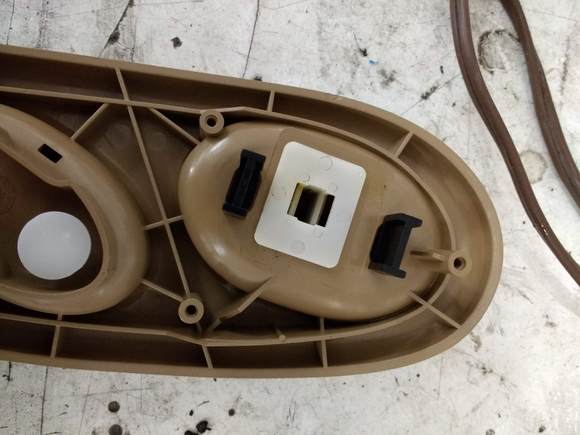 pass Side with 2 black plastic parts that prevent up/down movement of front knob