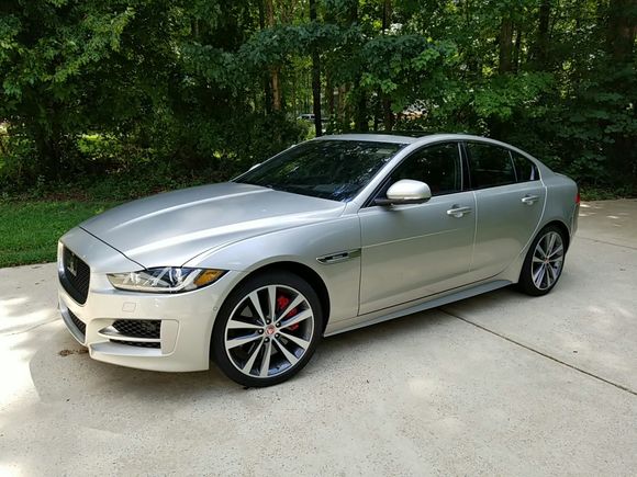 My 2017 XE R-Sport, Ingot. Had the caliper covers added and calipers painted