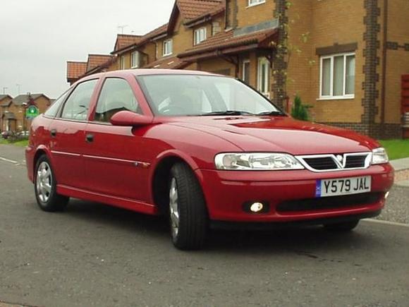 Vauxhall Vectra 2.2 Dti front