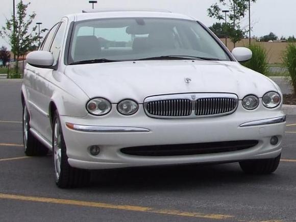 Front view of Bebe Jag