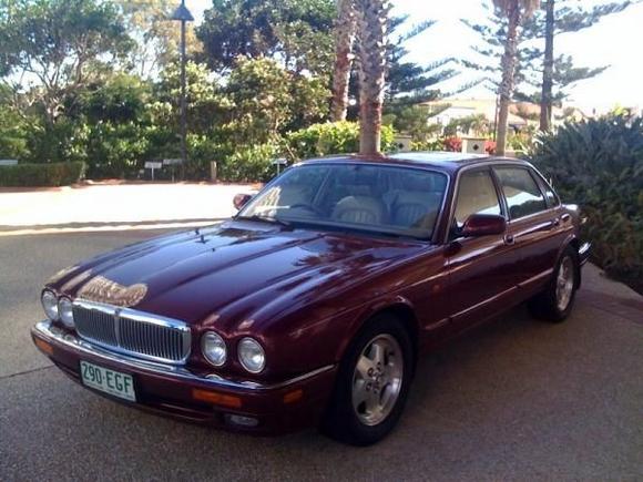 My XJ6 when I bought it in November 2009 - still on the old Queensland plates, now registered as XJX 300 in Western Australia (still can't believe no one in this State got that plate before me!)