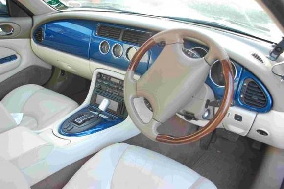 showing revised interior colour, MP3/bluetooth sound system revision, chrome surrounds and aluminium gear shift