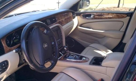 2007 XJ8L DriverInterior