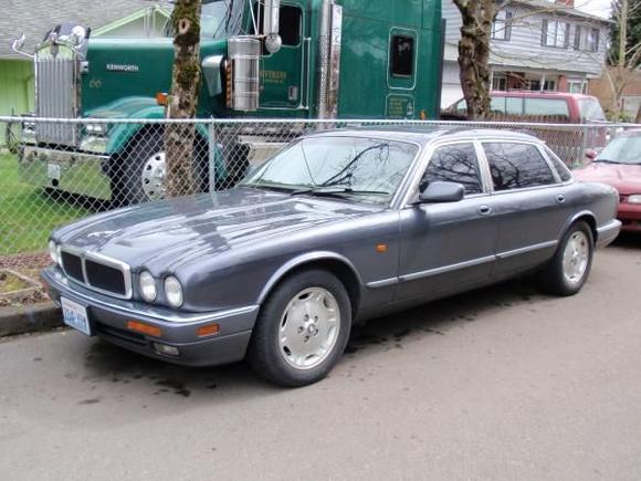 XJ6L 01