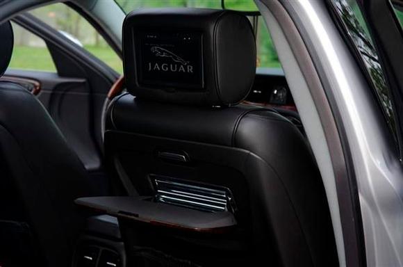 2005 XJ8 VDP Platinum/Black