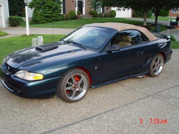 Red accents.  Red fender liners