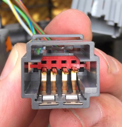 looks to me like the 2 wires on left and 2 wires on right are connected together by the plug.