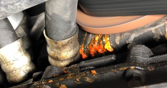 This is taken from a short video, but the pulley is definitely wobbling. Slow orange drips coming from above