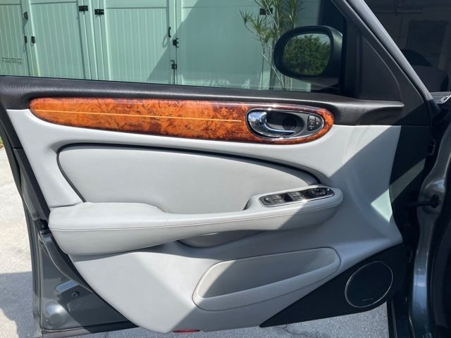 2004 Jaguar XJ8 - 2004 XJ8 VDP SWB - Rear Entertainment Package - Used - VIN SAJWA74C64SG23772 - 131,000 Miles - 8 cyl - 2WD - Automatic - Sedan - Gray - Tampa, FL 33702, United States