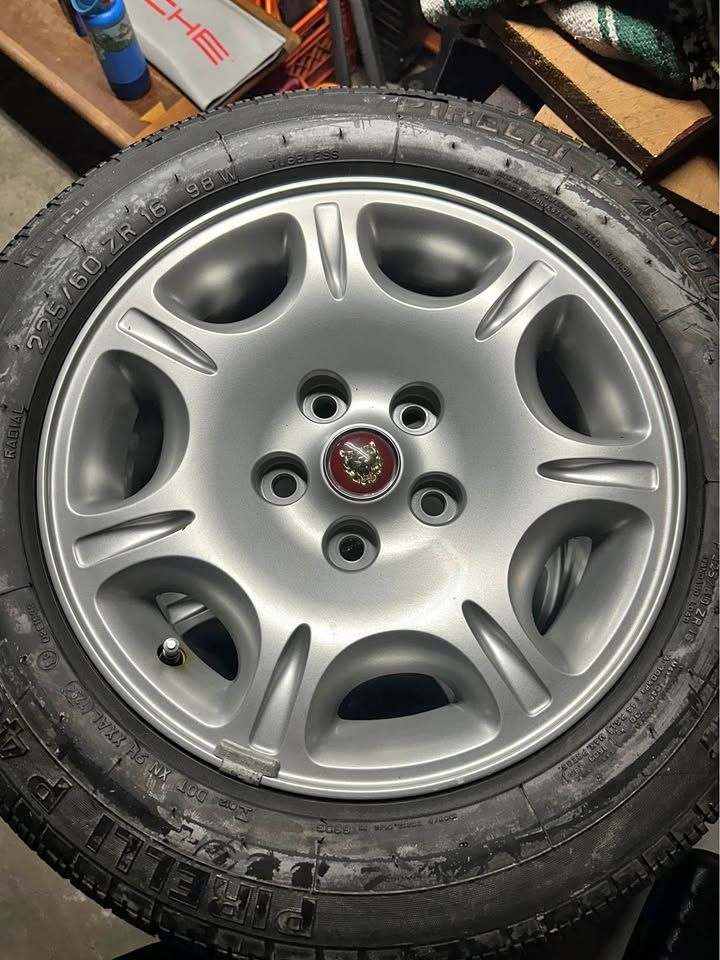 Unknown Jaguar wheel