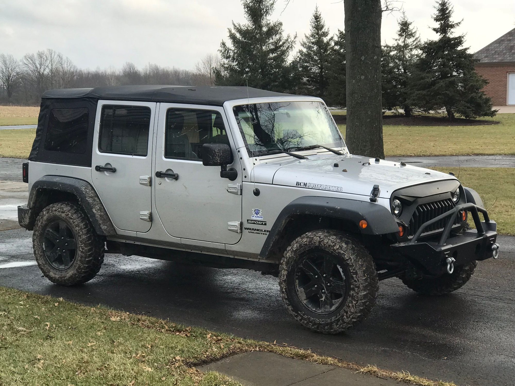 2011 Jeep Wrangler - WTT 2010 JKU Soft Top for Hard Top - Decatur, IN 46733, United States