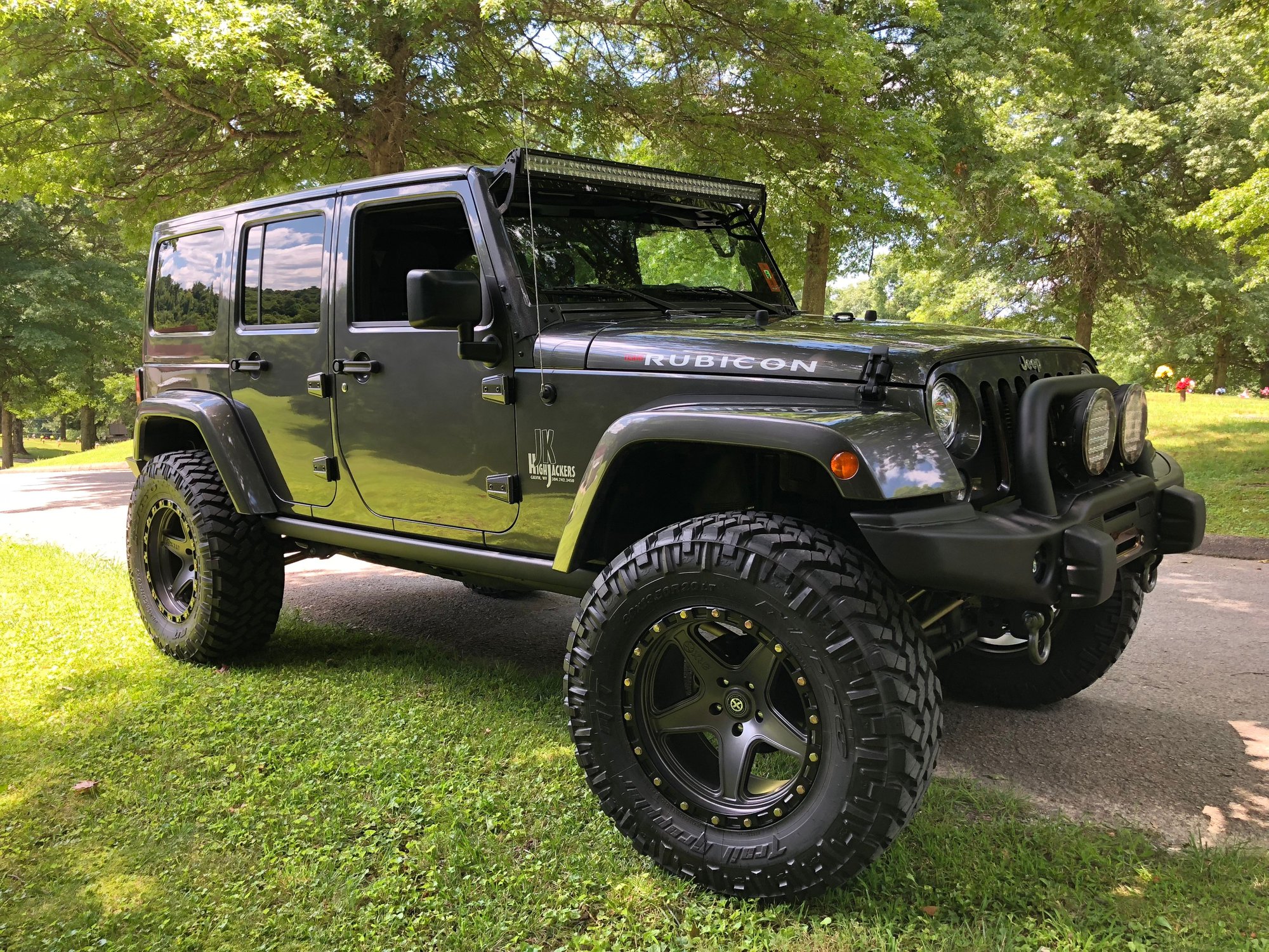 2017 Jeep Wrangler - 2017 Wrangler Rubicon - Used - VIN 1C4BJWFG0HL532288 - 3,000 Miles - 8 cyl - 4WD - Automatic - SUV - Gray - Calvin, WV 26660, United States