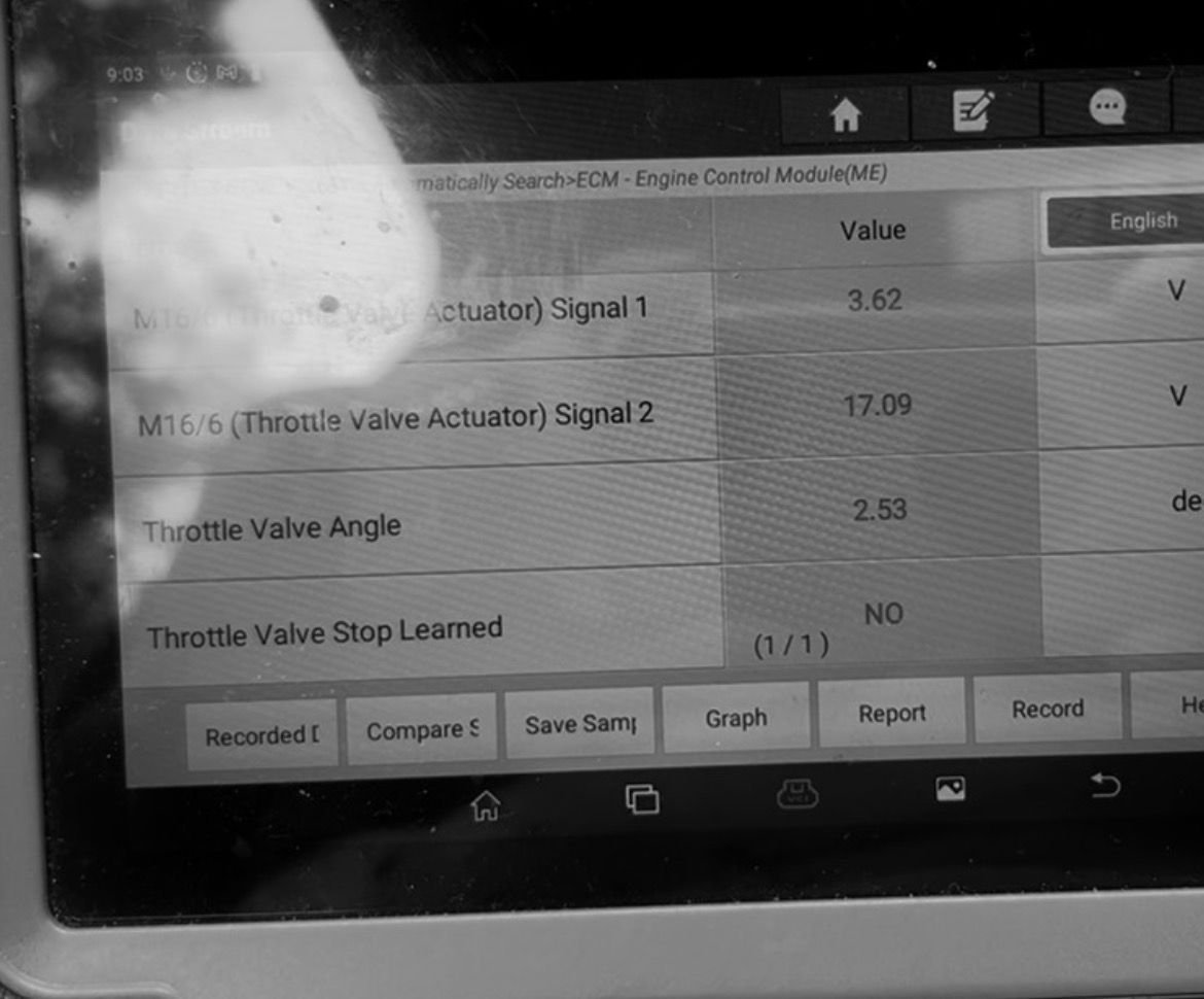 Sorry about the blur but notice 17 volts on throttle signal 2 and throttle not learned ? Thanks my foot pedal is good all wiring is good and voltage from throttle pedal to me is good on signal 1 and 2 . 