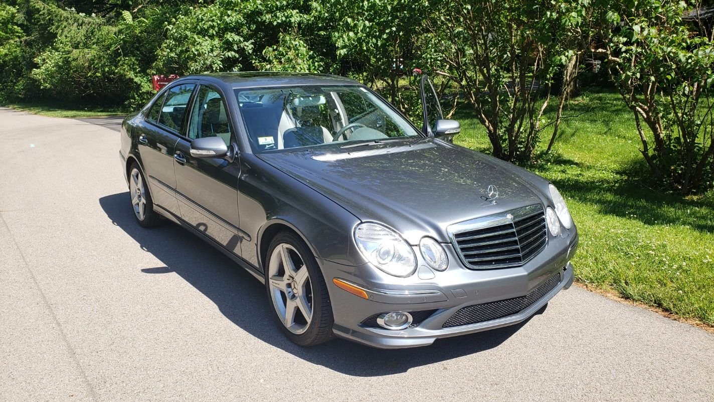 2009 Mercedes-Benz E550 - Super Clean, Low Mileage E550 4MATIC Sedan Grey on Grey - Used - VIN WDBUF90X49B433466 - 90,750 Miles - 8 cyl - AWD - Automatic - Sedan - Gray - Greene County, OH 45387, United States