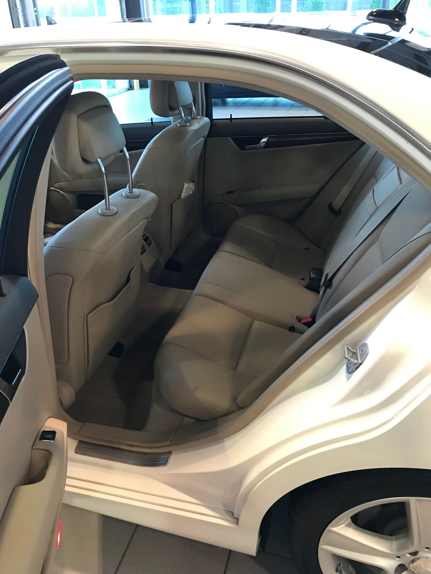 2010 Mercedes-Benz C300 - 2010 Mercedes-Benz C-Class C 300 Sport 4MATIC - Used - VIN WDDGF8BB5AF431593 - 117,500 Miles - 6 cyl - 4WD - Automatic - Sedan - White - York, PA 17402, United States
