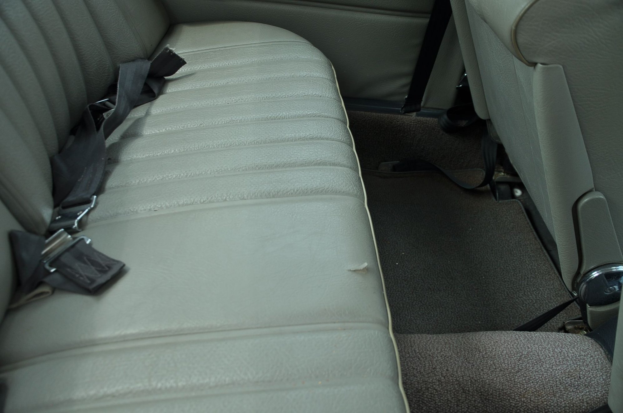 1971 Mercedes-Benz 250 - Very clean and good looking driver - Used - VIN ZARBA541861040083 - 104,000 Miles - 6 cyl - 2WD - Automatic - Sedan - Blue - Silver Spring, MD 20906, United States