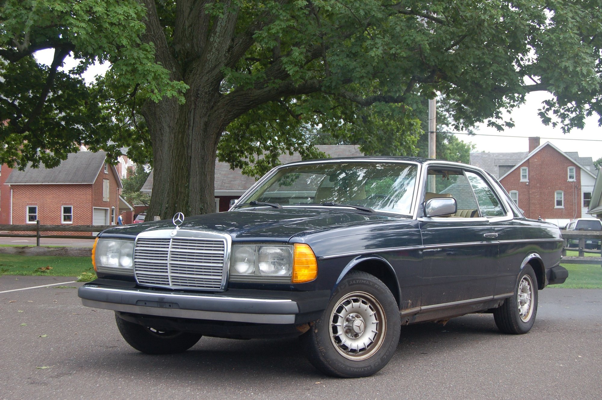 1983 Mercedes-Benz 300CD - Coupe Classic in Midnight Blue - Used - VIN WDBAB53A4DB003220 - 315,000 Miles - 5 cyl - 2WD - Automatic - Coupe - Blue - Souderton, PA 18964, United States