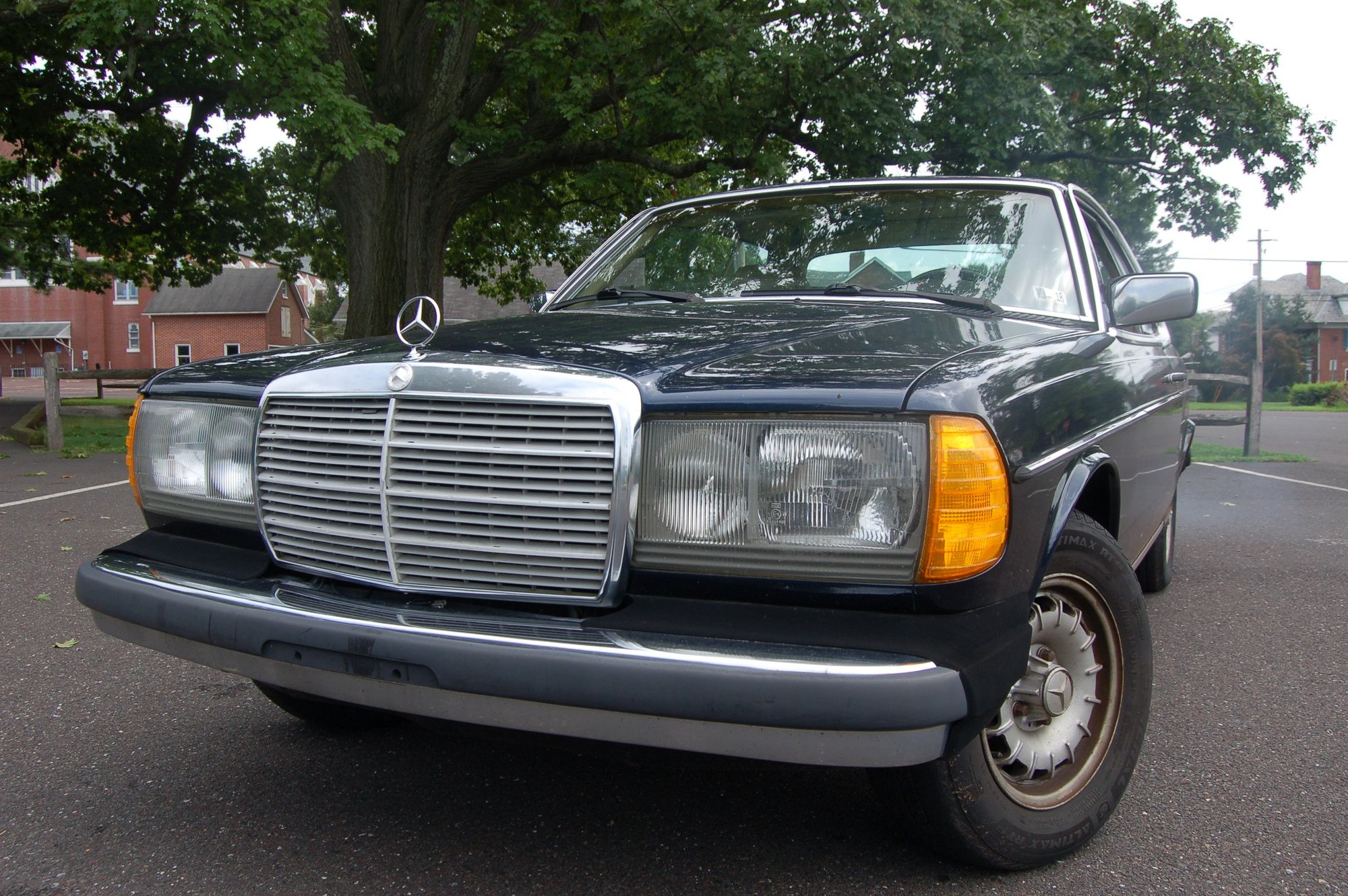 1983 Mercedes-Benz 300CD - Coupe Classic in Midnight Blue - Used - VIN WDBAB53A4DB003220 - 315,000 Miles - 5 cyl - 2WD - Automatic - Coupe - Blue - Souderton, PA 18964, United States