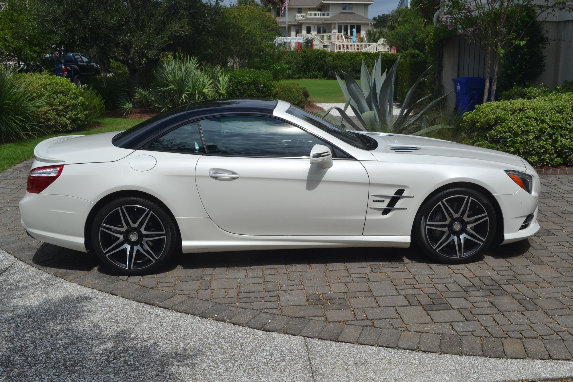 2015 Mercedes-Benz SL550 - 2015 MB sl550 White Arrow Edition - Used - VIN WDDJK7DA8FF032846 - 38,750 Miles - 8 cyl - 2WD - Automatic - Convertible - White - Isle Of Palms, SC 29451, United States