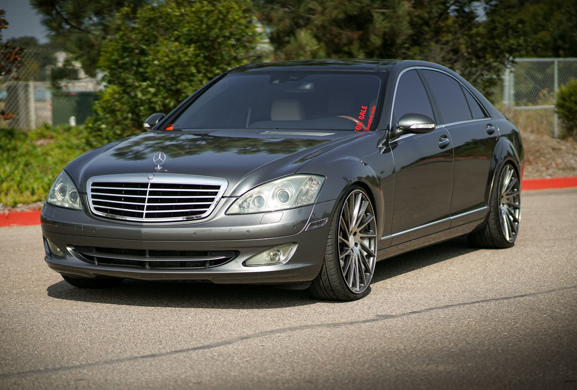 2007 Mercedes-Benz S550 - Mercedes-Benz s550 / Designo Package / Fully Maintained / 22" Rims / Carbon Fiber - Used - VIN WDDNG71X07A047206 - 122,250 Miles - 8 cyl - 2WD - Automatic - Sedan - Gray - San Diego, CA 91945, United States