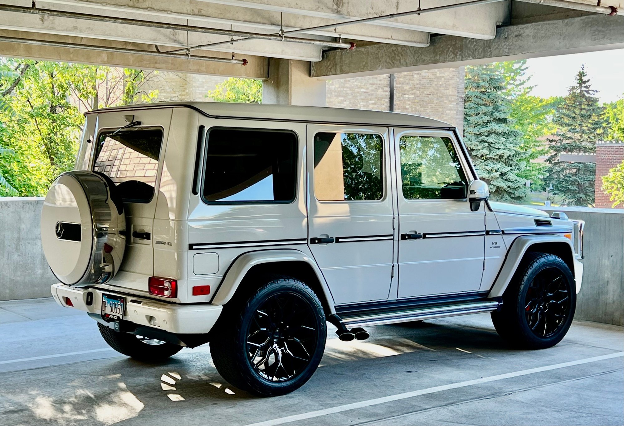 2014 Mercedes-Benz G63 AMG - FS: 2014 Mercedes G63 AMG low miles!!! - Used - VIN WDCYC7DF9EX225253 - 16,900 Miles - 8 cyl - 4WD - Automatic - SUV - White - Libertyville, IL 60048, United States