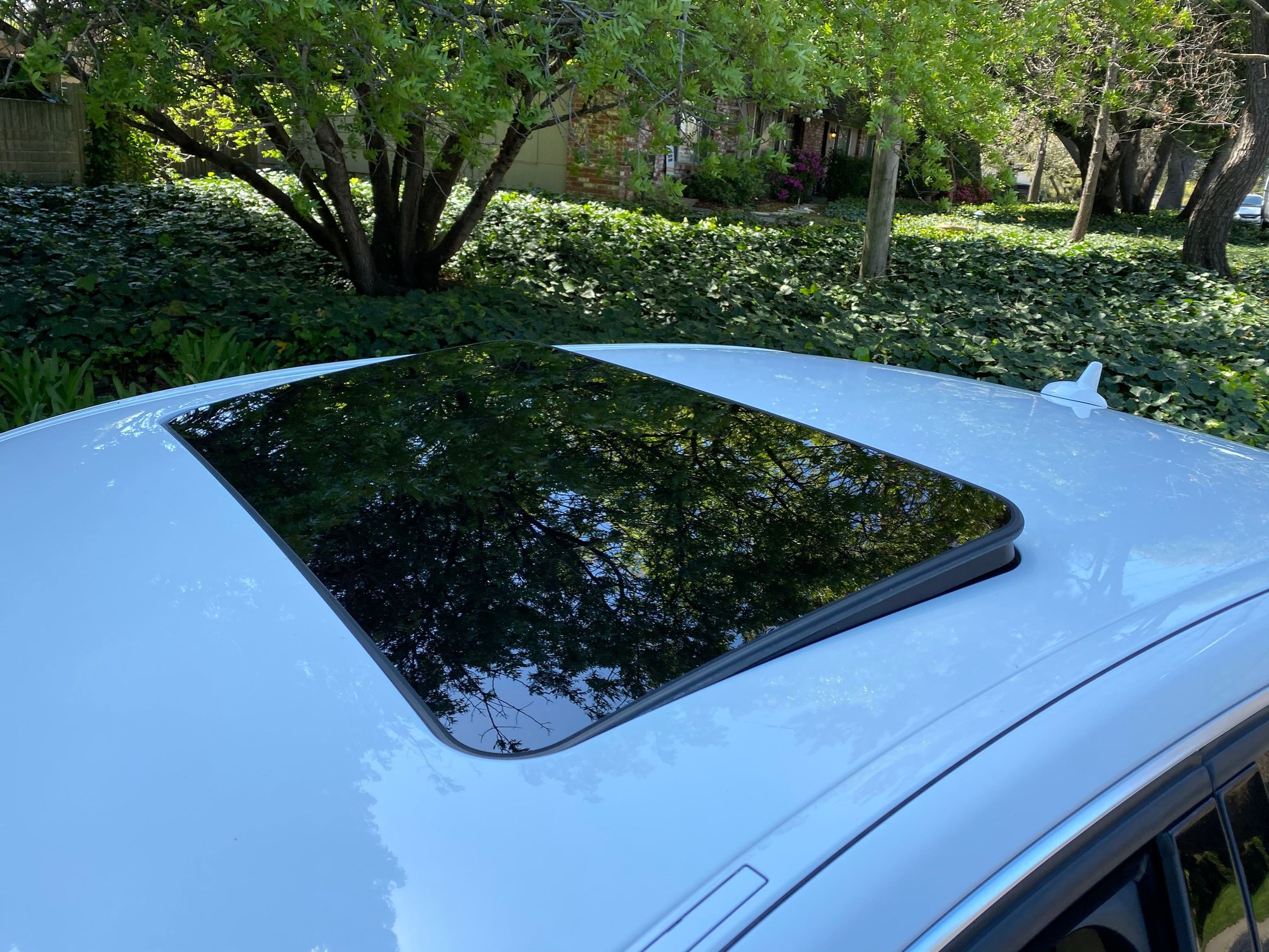 2014 Mercedes-Benz E550 - 2014 Mercedes-Benz E550 4matic - Used - VIN WDDHF9BB8EB053700 - 39,000 Miles - 8 cyl - 4WD - Automatic - Sedan - White - Sacramento, CA 95628, United States