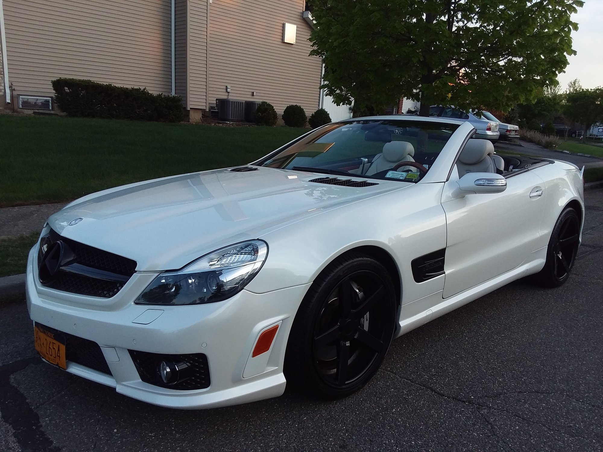 2007 Mercedes-Benz SL550 - 07 SL550 DESIGNO ROADSTER CONVERTED 2011 SL63 AMG BODY-BRAKES-EXHAUST WHITE W/WHITE - Used - VIN WDBSK71F77F133374 - 77,000 Miles - 8 cyl - 2WD - Automatic - Convertible - White - Syosset, NY 11791, United States