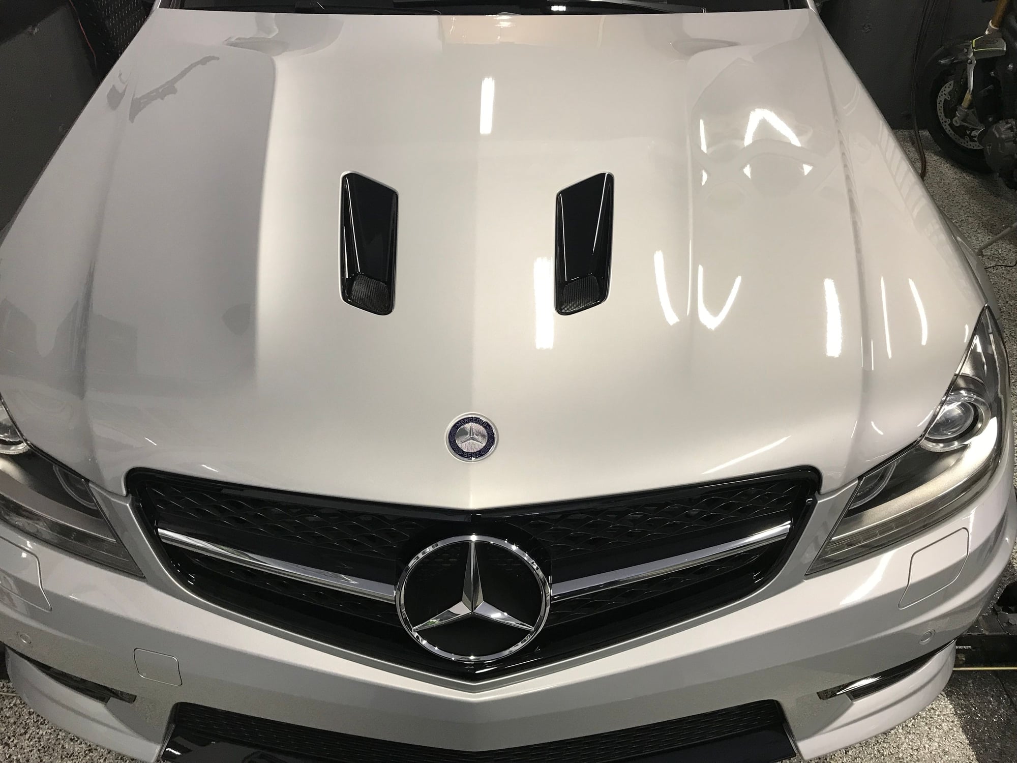 2014 Mercedes-Benz C63 AMG - 2014 Rare C63 AMG 507 Edition Sedan - Perfect condition - Used - VIN WDDGF7HBXEG221797 - 6,200 Miles - 8 cyl - 2WD - Automatic - Sedan - Silver - Calgary, AB T3H0R9, Canada