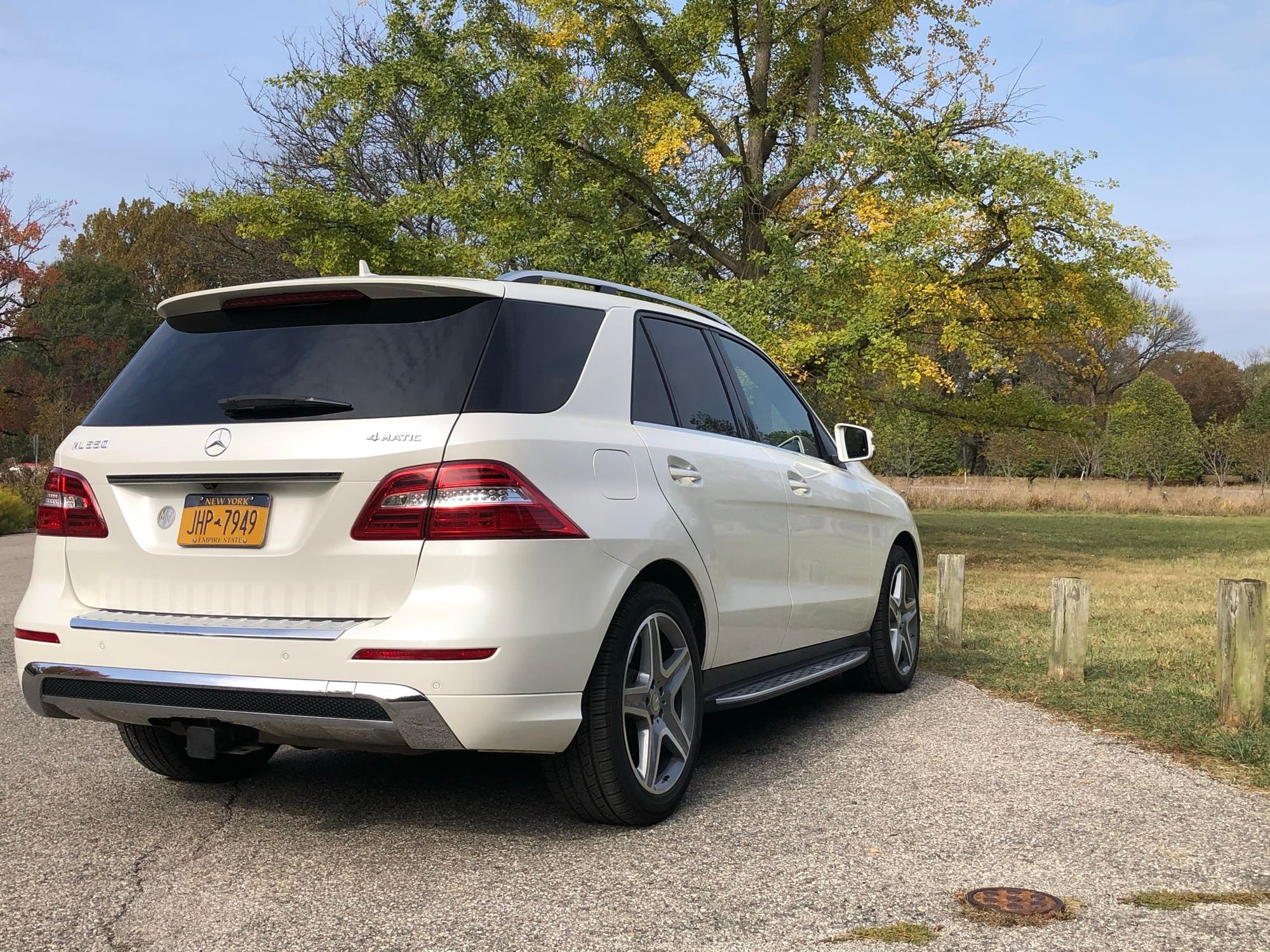 2013 Mercedes-Benz ML550 - 2013 Mercedes ML550 w/ On-Off Road Package - Used - VIN 4JGDA7DB7DA062882 - 179,000 Miles - 8 cyl - AWD - Automatic - SUV - White - Indianapolis, IN 46205, United States