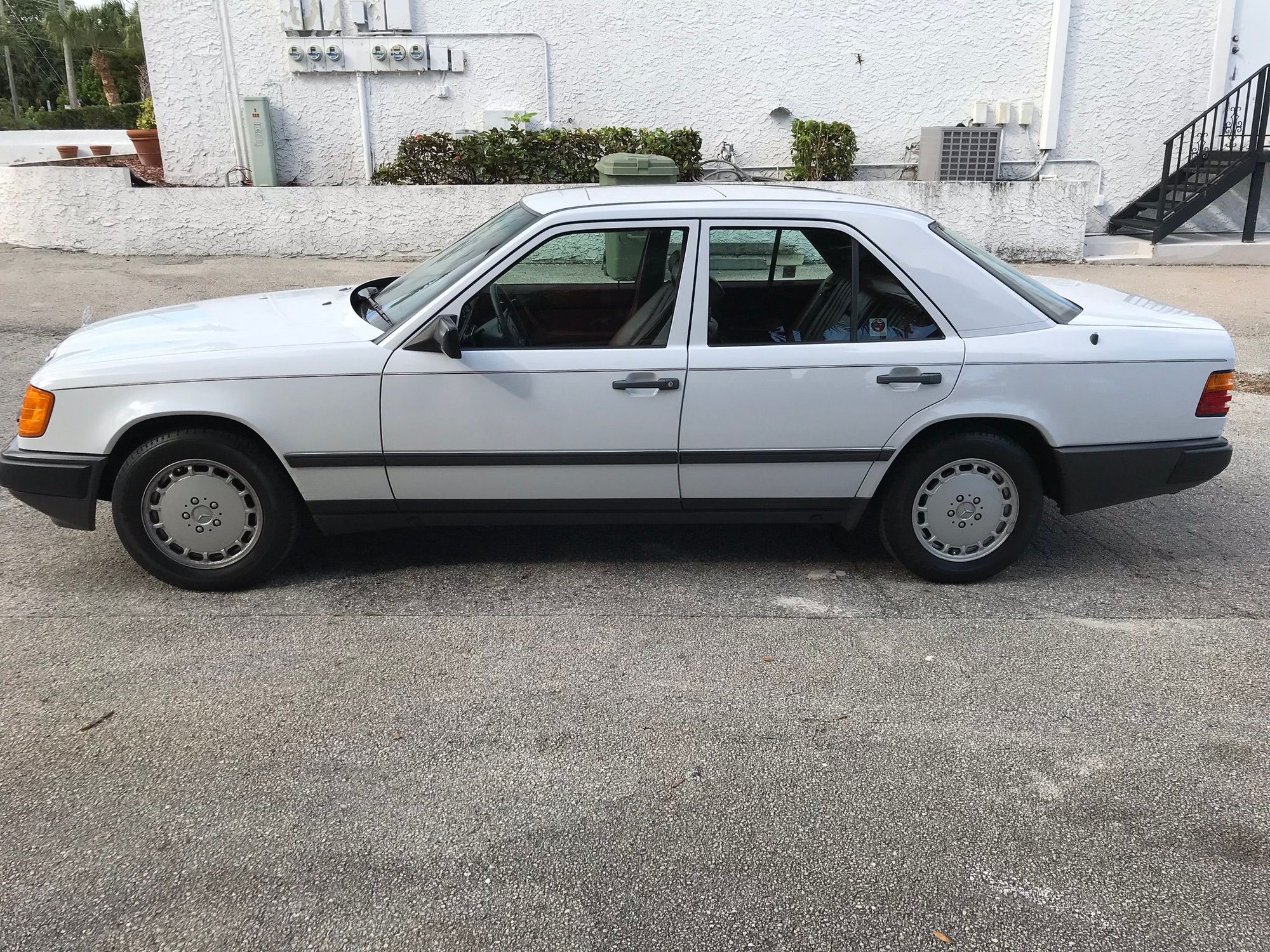 1987 Mercedes-Benz 300E - Super Clean 1987 300e 63.5k miles - Used - VIN WDBEA30D0HA50928 - 63,500 Miles - 6 cyl - 2WD - Automatic - Sedan - White - Stuart, FL 34994, United States