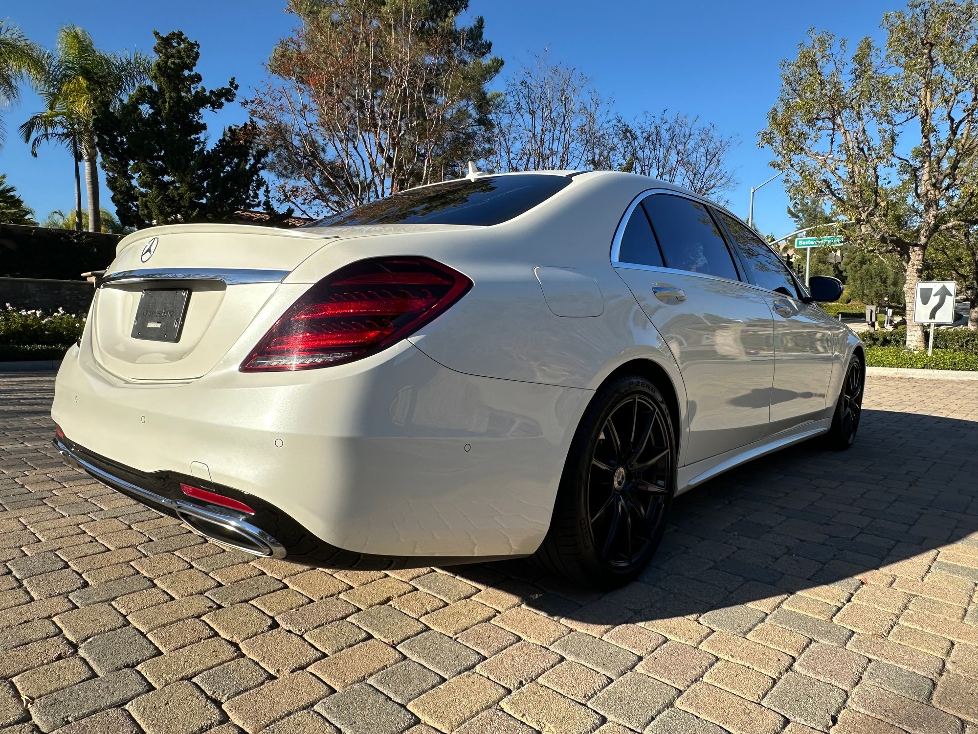 2019 Mercedes-Benz S560 - 2019 Mercedes-Benz S-Class S 560 Sedan 4D - Used - VIN WDDUG8DB2KA483324 - 53,500 Miles - 8 cyl - 2WD - Automatic - Sedan - White - Huntington Beach, CA 92646, United States