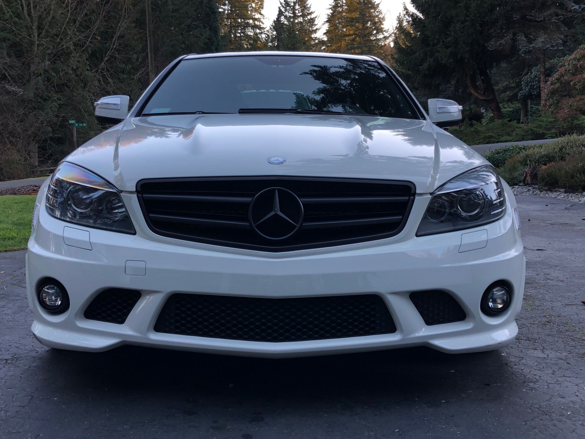 2009 Mercedes-Benz C63 AMG - 2009 C63 AMG, White, 34k miles - Used - VIN WDDGF77X89F241054 - 33,940 Miles - 8 cyl - 2WD - Automatic - Sedan - White - Woodinville, WA 98072, United States