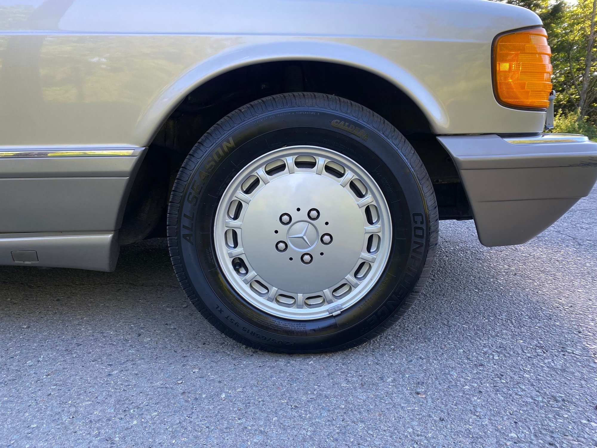 1990 Mercedes-Benz 300SEL - 1990 Mercedes-Benz 300SEL - Used - VIN WDBCA25D6LA519536 - 123,700 Miles - 6 cyl - 2WD - Automatic - Sedan - Silver - Seattle, WA 98199, United States