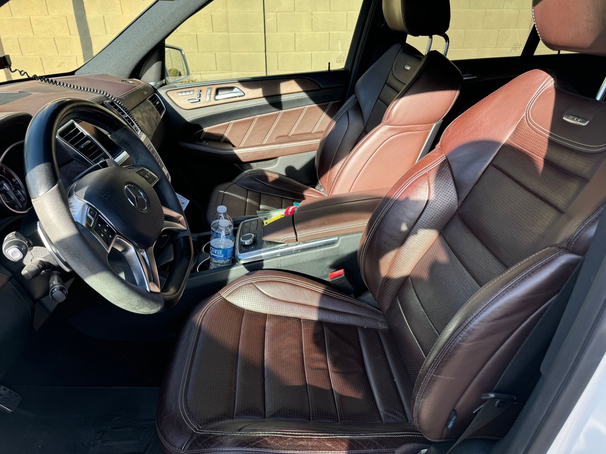 2012 Mercedes-Benz ML63 AMG - 2012 ML63 AMG - Used - VIN 4JGDA7EB3CA087856 - 105,000 Miles - 8 cyl - AWD - Automatic - SUV - White - Scottsdale, AZ 85050, United States
