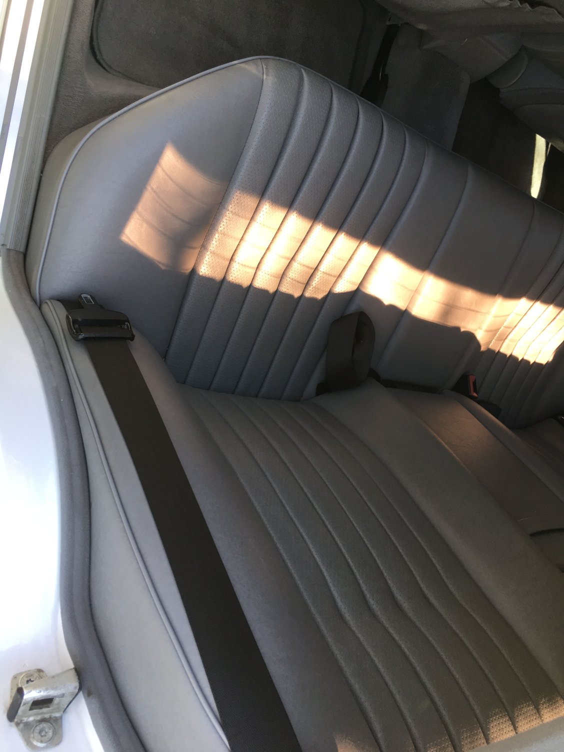 1993 Mercedes-Benz 300D - FS 1993 Mercedes Benz 300D 2.5 Turbo - Used - VIN wdbeb28e9pb902123 - 237,000 Miles - 5 cyl - 2WD - Automatic - Sedan - White - Russellville, AR 72801, United States