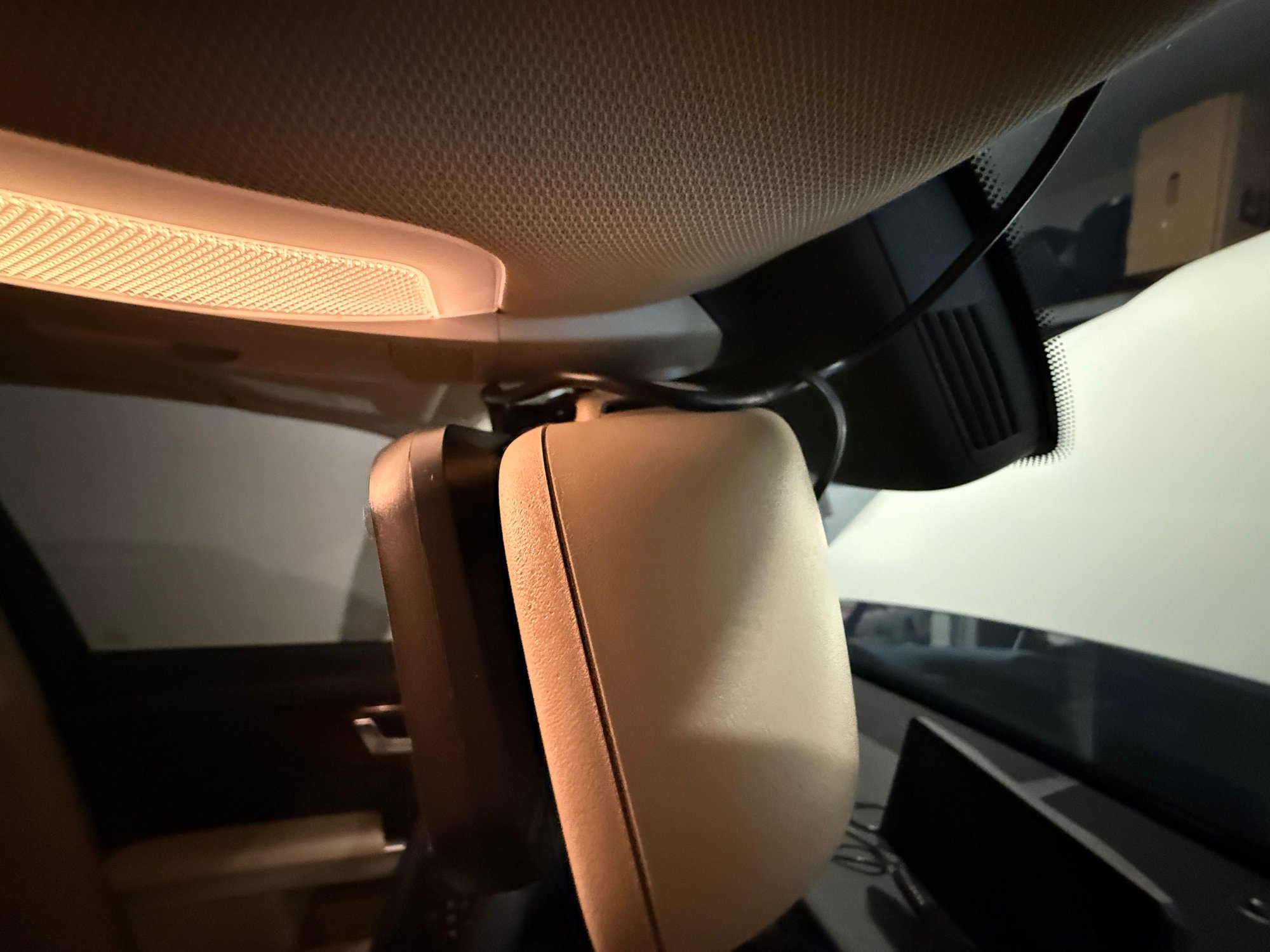 Side view of the chunkiness of the Wolfbox G900 and the stock 2012 GLK350 mirror. 