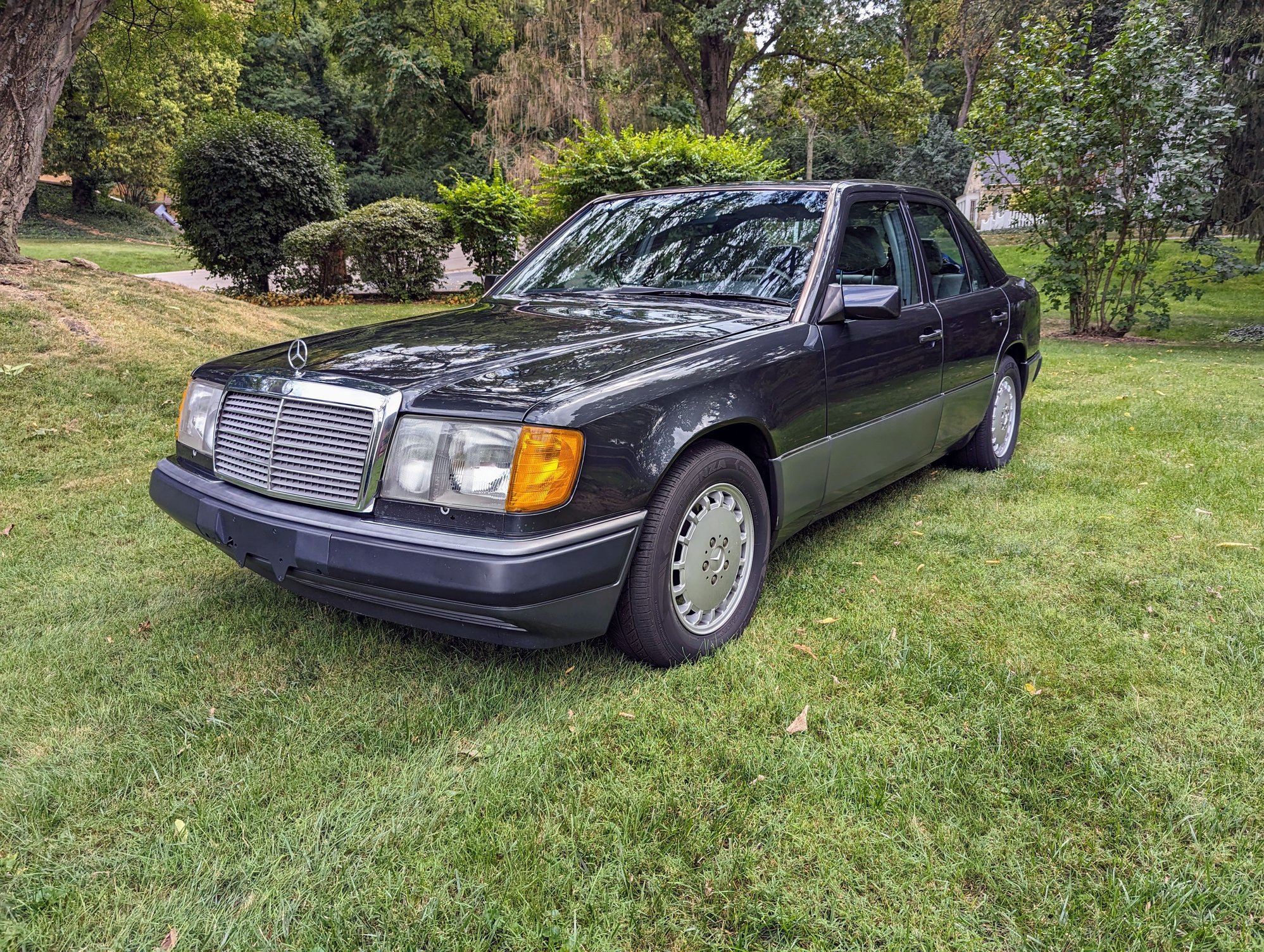 1993 Mercedes-Benz 300E - 1993 300E 111K miles - Used - VIN WDBEA32E8PB843437 - 111,000 Miles - 6 cyl - 2WD - Automatic - Sedan - Black - Dayton, OH 45419, United States