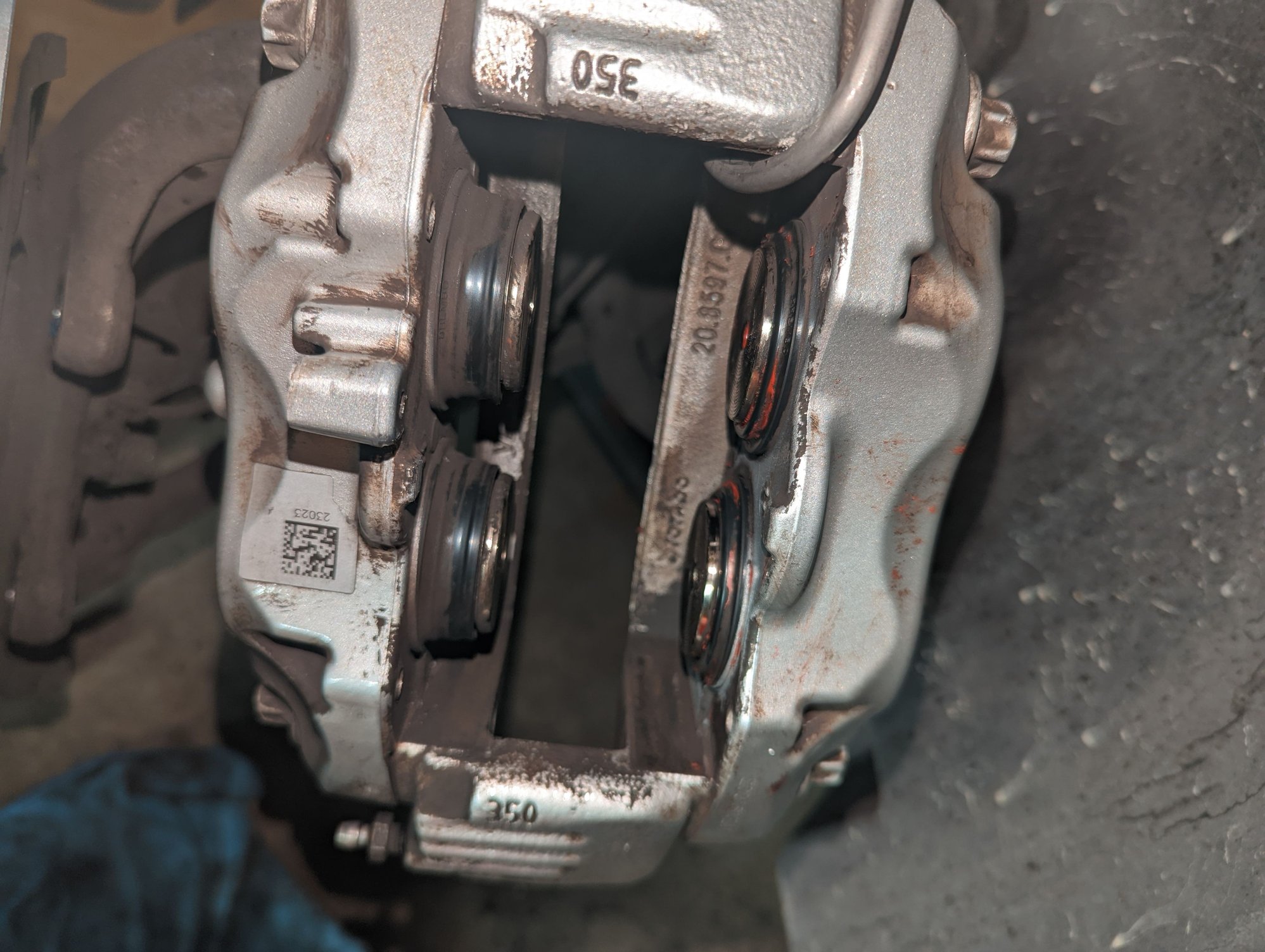 W221 Front Caliper Pistons will not compress / reseat, (one side