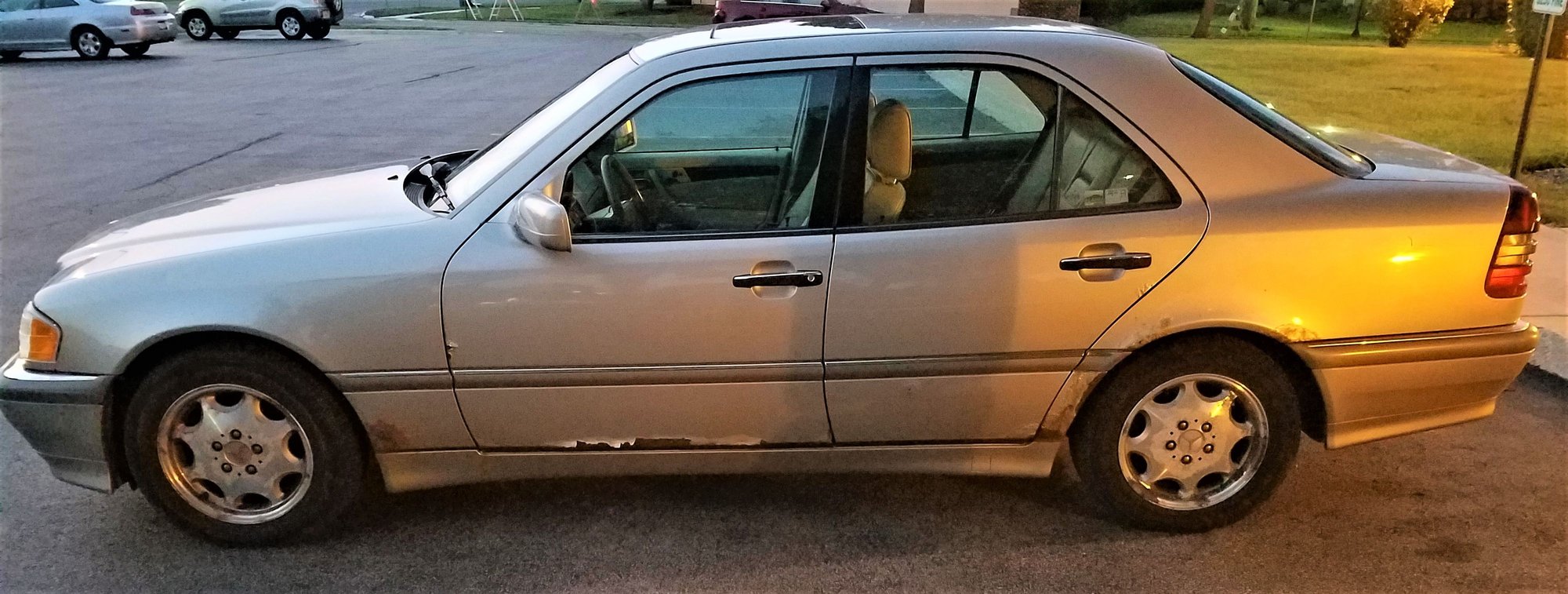 1999 Mercedes-Benz C280 - Beautiful 1999 C280. Priced To Sell Fast! - Used - VIN WDBHA29G4XA749625 - 6 cyl - 2WD - Automatic - Sedan - Gold - Chicago North Suburbs, IL 60193, United States