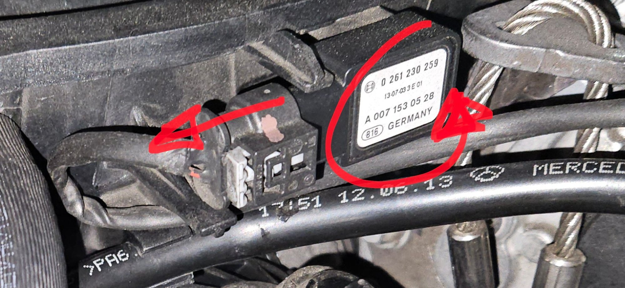 The intake MAP vacuum sensor
