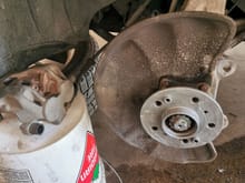 Awesome canadian tire bucket to hold the caliper, that way, it will not stress the brake line