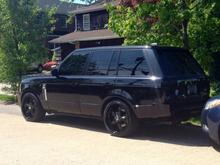 Range Rover Hse Supercharged 

22&quot; CEC wheels, GhostMotorsport Lowering Links, Muffler delete   Dual Tips, Full Strut Grille package, 5% window 50% windshield tint, Video-In-motion, Factory Headrest dvd pkg, 2 12&quot; JL Subs and Amp, LED Licence plate lights