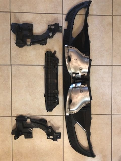 Exterior Body Parts - C450 AMG Rear Apron Trim Diffuser and 4 Outlet Exhaust Tips (OEM) - Used - 2016 to 2017 Mercedes-Benz C450 AMG - 2016 to 2017 Mercedes-Benz C300 - 2016 to 2017 Mercedes-Benz C350e - 2017 Mercedes-Benz C43 AMG - 2016 Mercedes-Benz C450 AMG - 2016 to 2017 Mercedes-Benz C63 AMG - 2016 to 2017 Mercedes-Benz C63 AMG S - Gainesville, FL 32608, United States