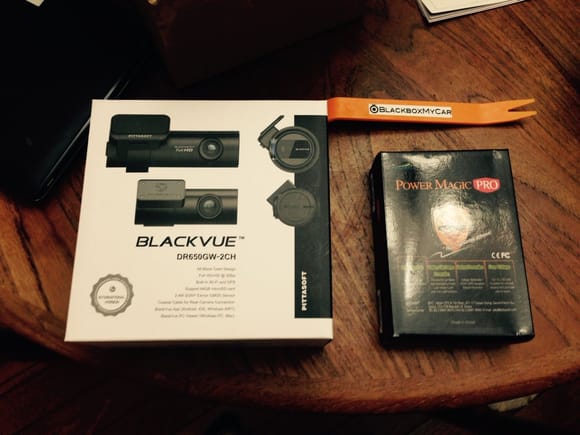 Blackvue DR650GW-2CH - Power Magic Pro and pry tool