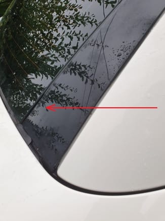 Here is another picture where a red arrow is pointing towards the gap on the rear/back window