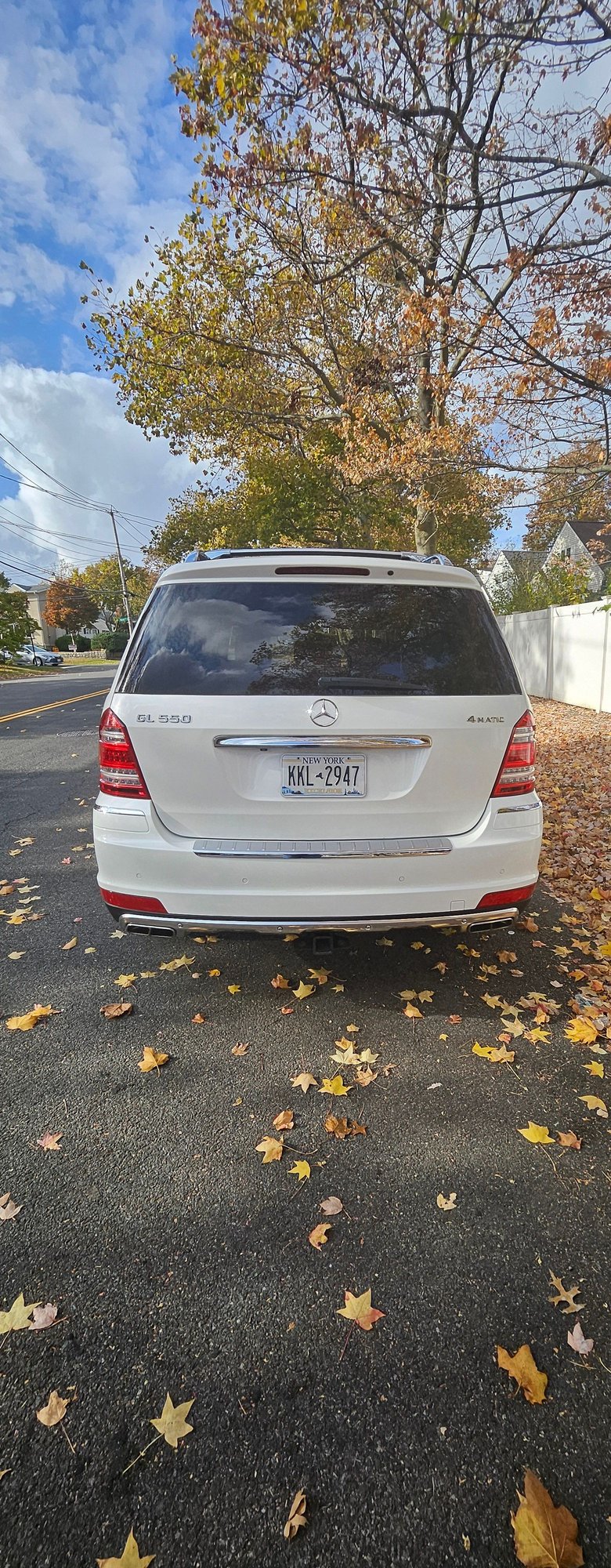 2011 Mercedes-Benz GL550 - 2011 GL550 $7500 OBO - Used - VIN 4JGBF8GE5BA658297 - 114,000 Miles - 8 cyl - AWD - SUV - White - Staten Island, NY 10309, United States