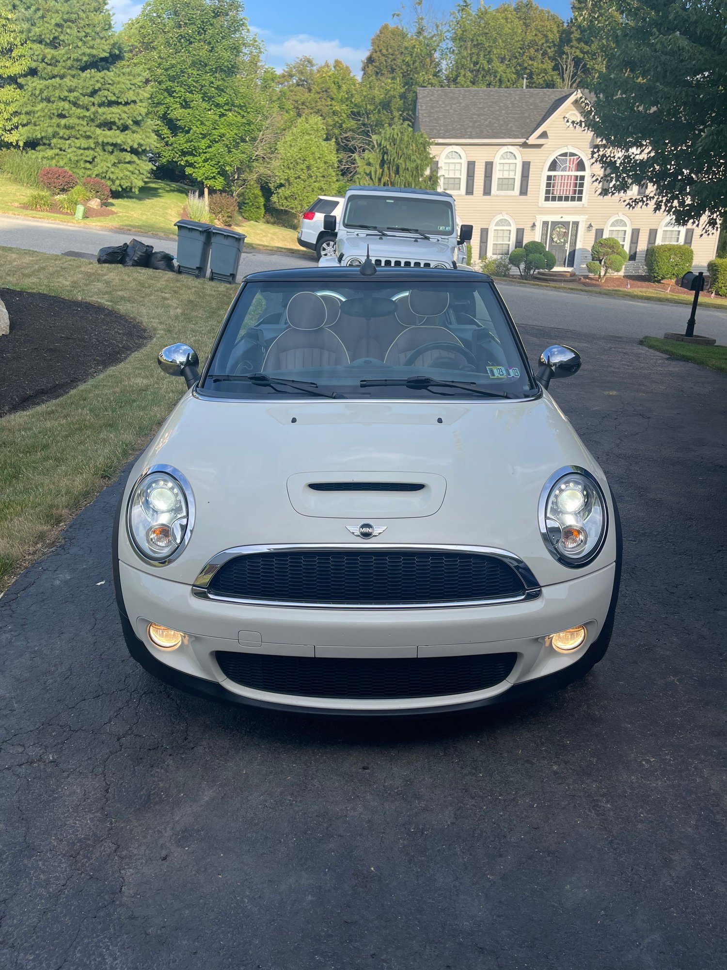 2010 Mini R57: "Mk II" Mini Convertible - 2010 MINI Cooper S Convertible Low Miles - Used - VIN WMWMS3C54ATY08675 - 47,779 Miles - 4 cyl - 2WD - Automatic - Convertible - White - Greensburg, PA 15601, United States
