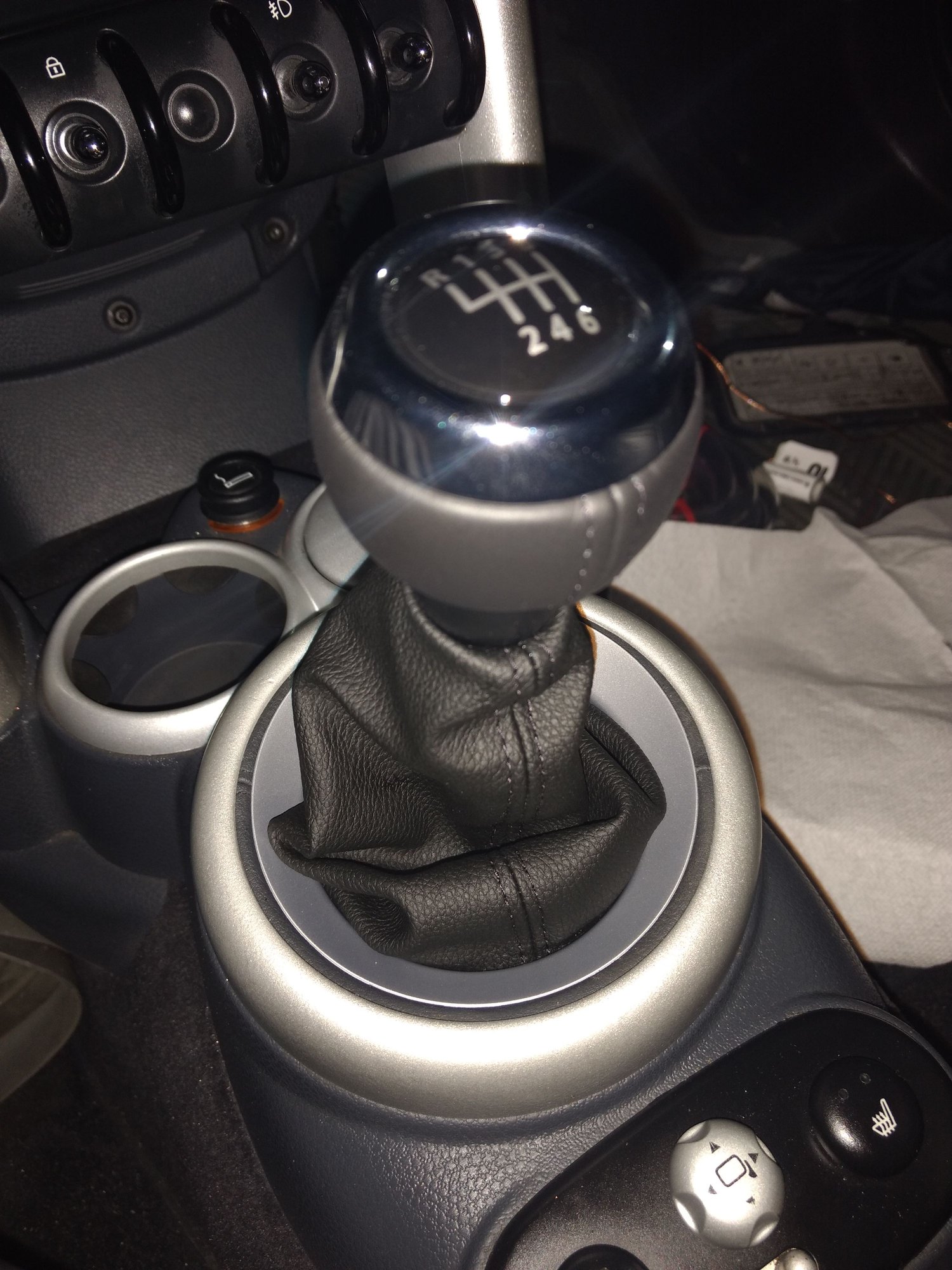 Mini cooper store r56 shift knob